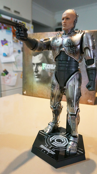 Illustration for article titled RoboCop Action Figures Look Dead And Alive